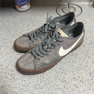 Nike BLZR SB court